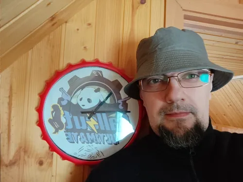 Фотография Панды на даче с часами от Эда